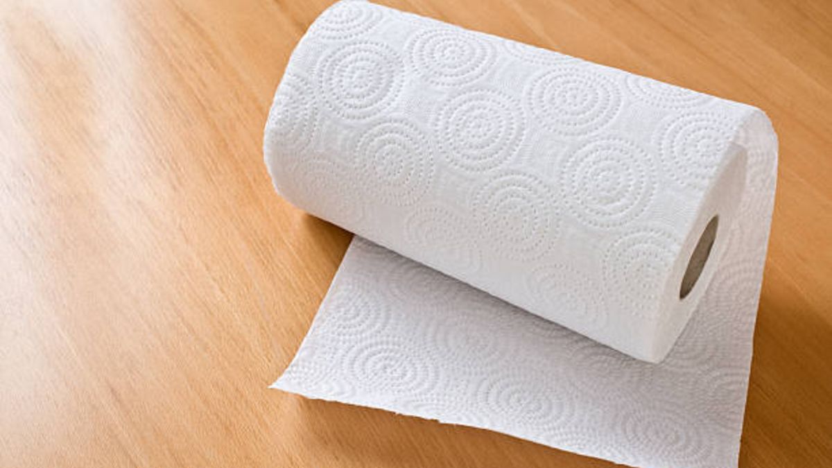 Cinco cosas que nunca debes limpiar con papel de cocina