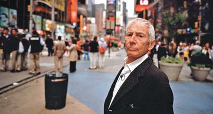 Robert Durst, en la neoyorquina Time Square durante el rodaje de la serie documental 'The Jinx'.