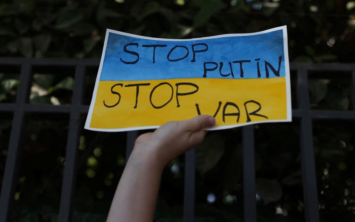 Detienen en Rusia a cientos de personas por protestar contra invasión a Ucrania