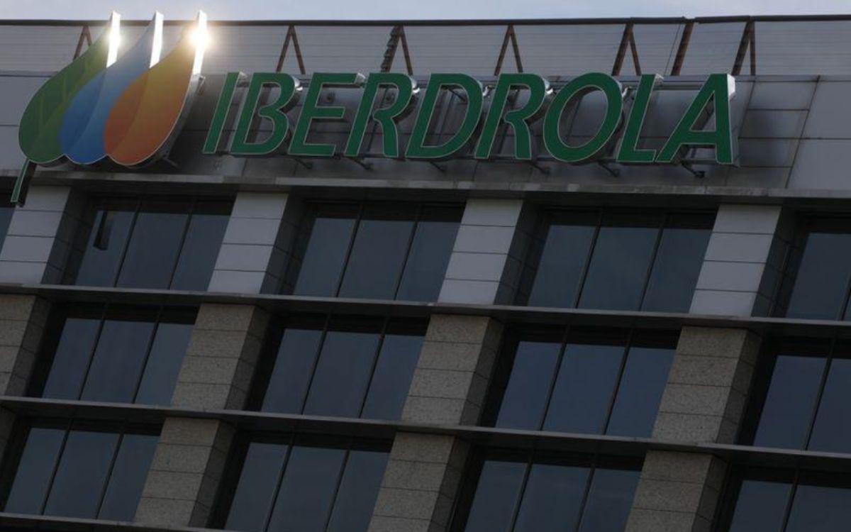Acciones de Iberdrola suben 2.45% tras venta plantas en México