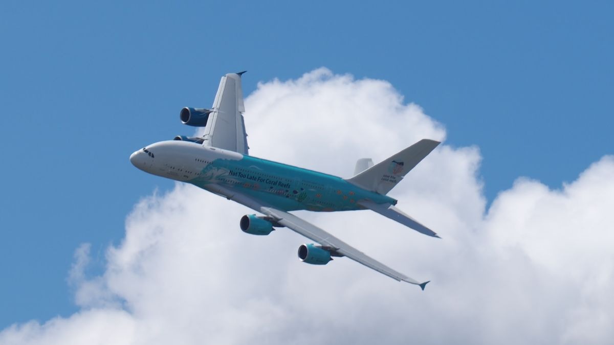 Dos pilotos rusos dibujan un pene en el cielo con un Boeing 737