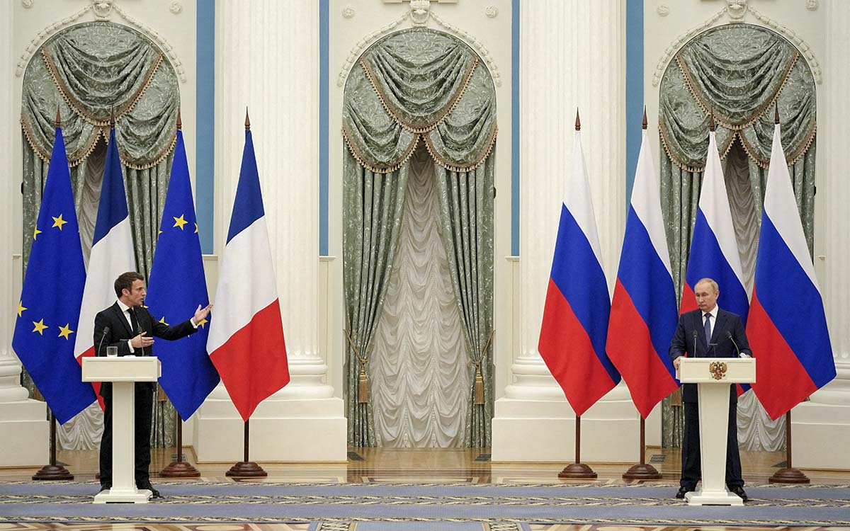 El Kremlin asegura que Macron no quiso hacerse una PCR antes de verse con Putin