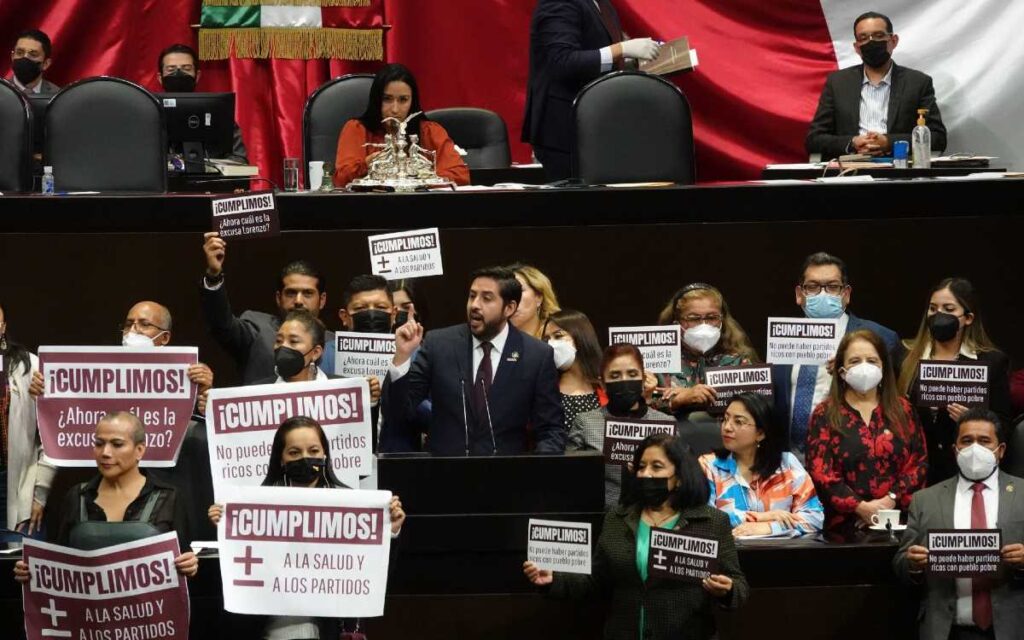 El PRI refuerza a Morena para aprobar reforma de presupuesto a partidos