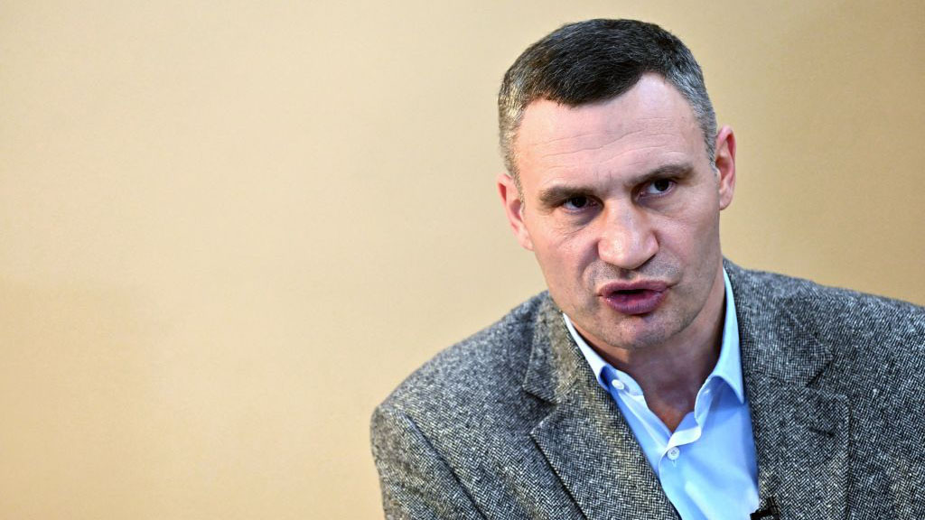 El alcalde de Kiev se muestra desafiante ante el avance ruso pero también ansioso
