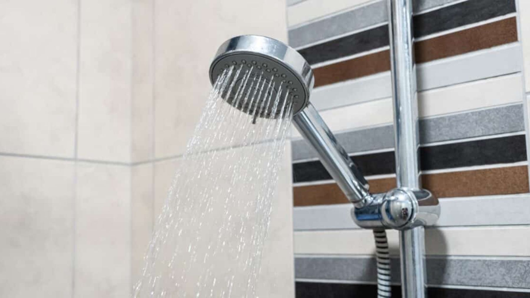 El sorprendente truco de limpieza para la ducha ¡Queda como nueva!