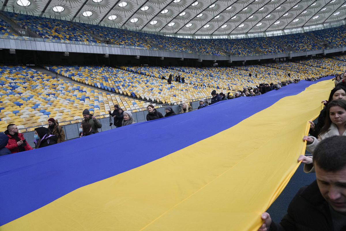 El ‘día D’ de la supuesta invasión rusa en Ucrania: globos, banderas y un dron con un mensaje travieso