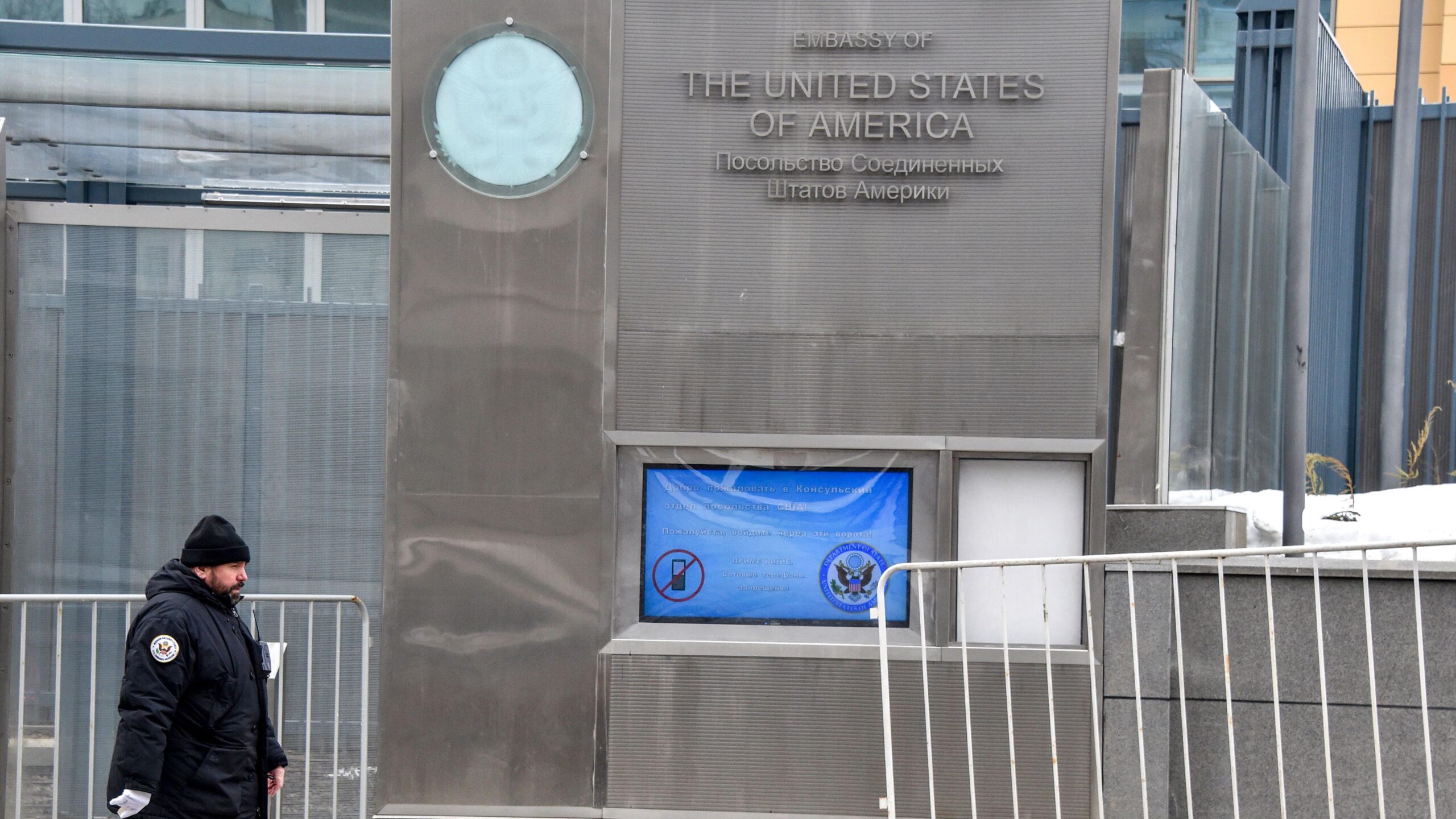 Embajada de EEUU urge a sus ciudadanos a abandonar Rusia de inmediato