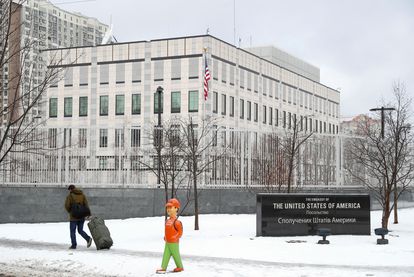 Estados Unidos cierra la Embajada en Kiev y la traslada a Lviv, lejos de la frontera ucrania con Rusia