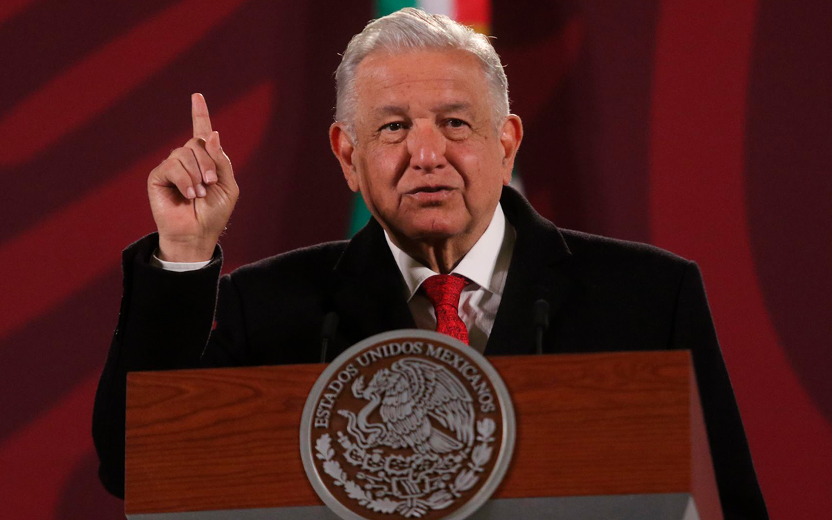 INE ‘baja’ mañanera y ordena a López Obrador no hablar más de la revocación