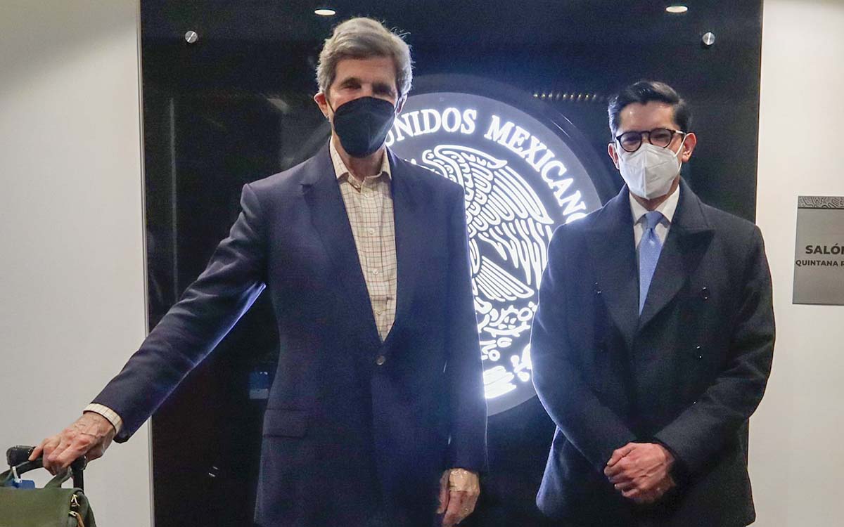John Kerry llega a México para reunión con AMLO sobre cambio climático y energías renovables