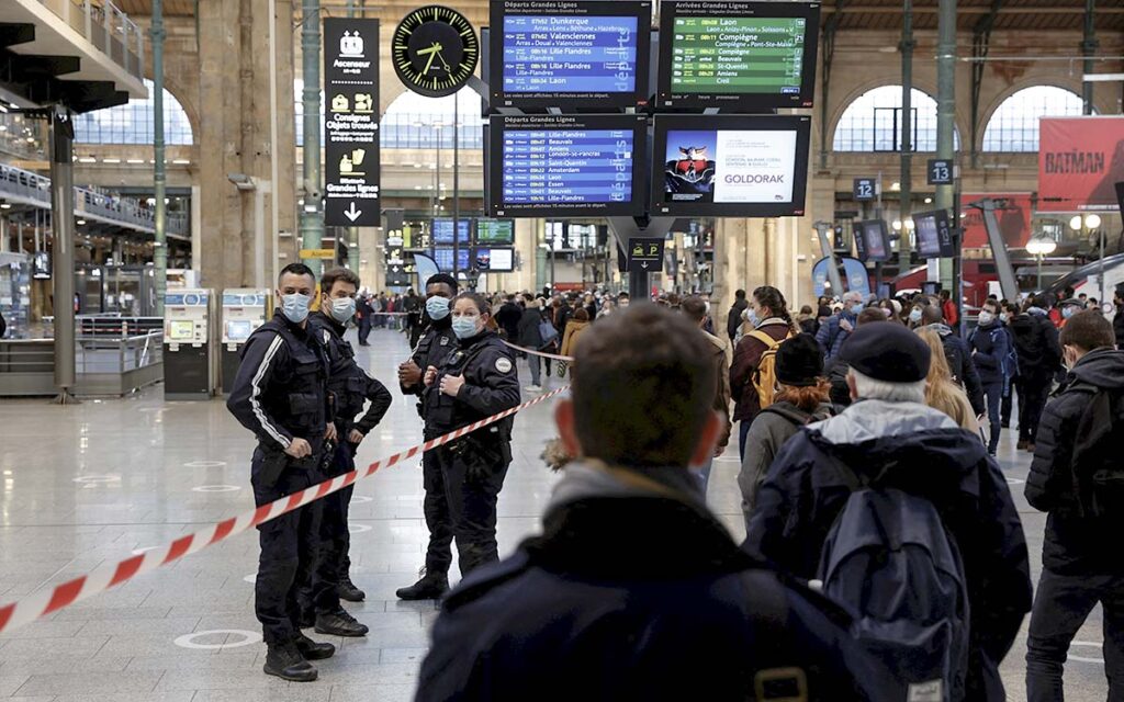 La Policía francesa abate a un hombre armado con un cuchillo en la principal estación de París