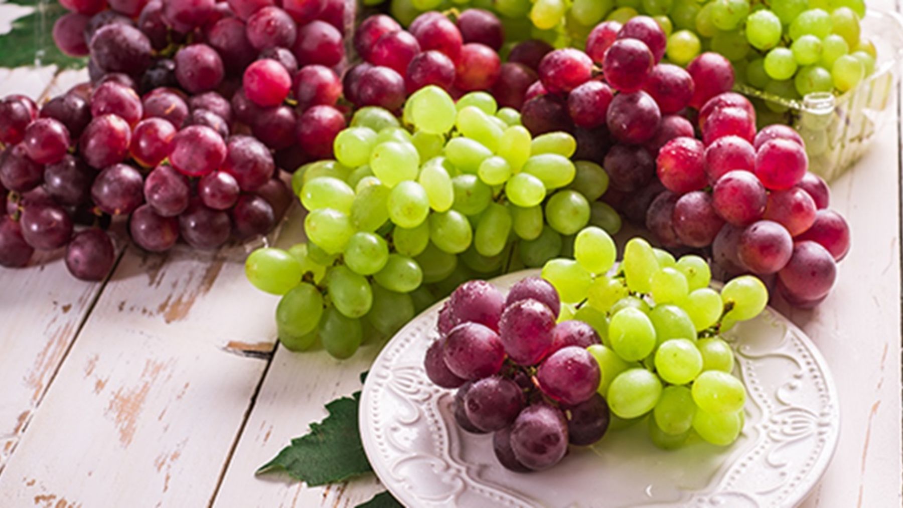 La diferencia entre uvas blancas y negras y cuáles son más dulces