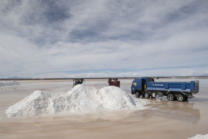 Producción de litio en la empresa estatal boliviana en el Salar de Uyuni, en Potosi, en diciembre de 2019.
