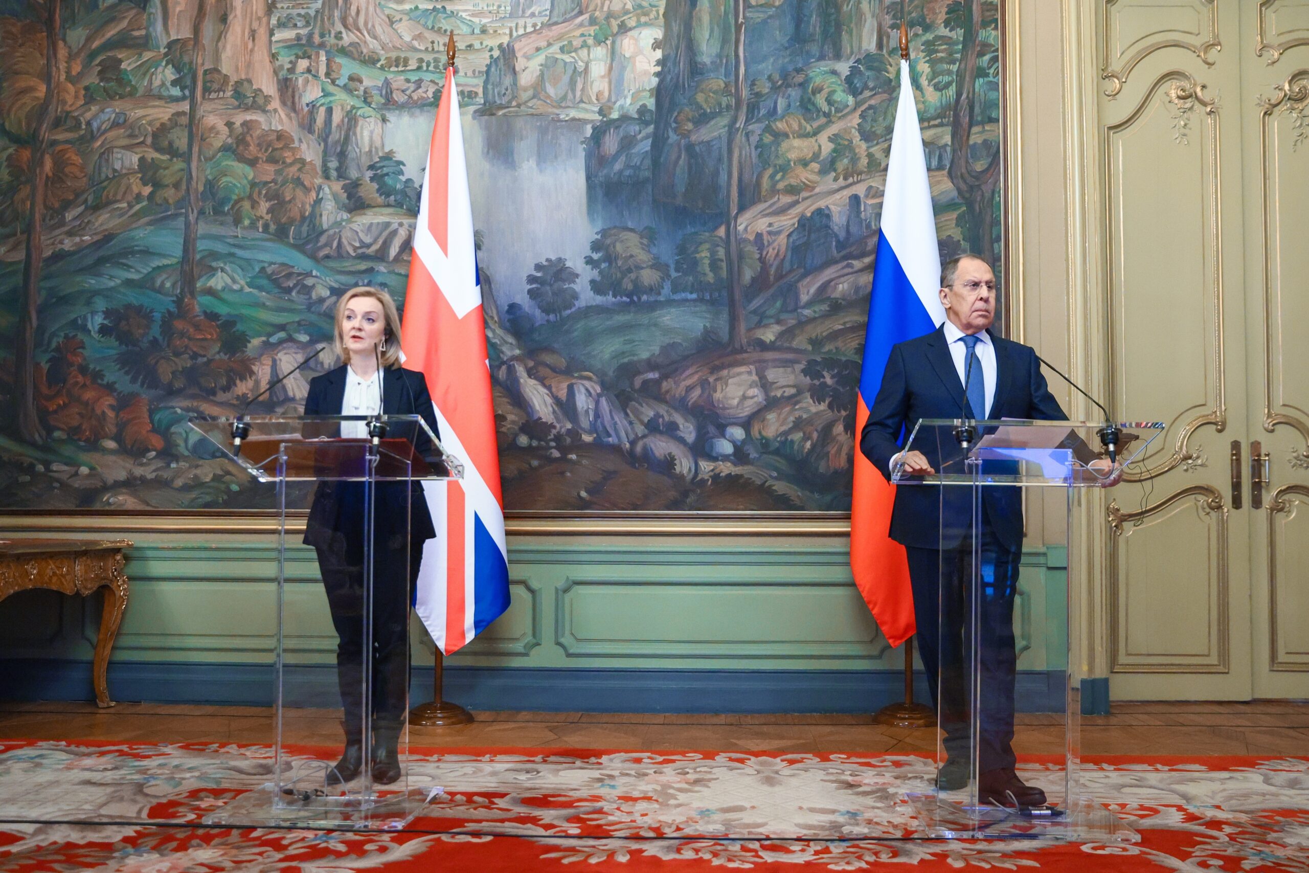 Lavrov, tras reunirse en Moscú con la ministra británica Truss: “Es como el diálogo de un sordo y un mudo”