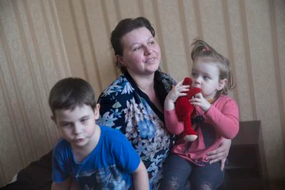 El hotel Transpark de la provincia de Rostov aloja a un puñado de familias divididas, como la de Svetlana y tres hijos.