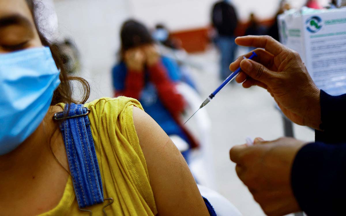 Nueva York despide a más de mil empleados por no vacunarse contra Covid-19
