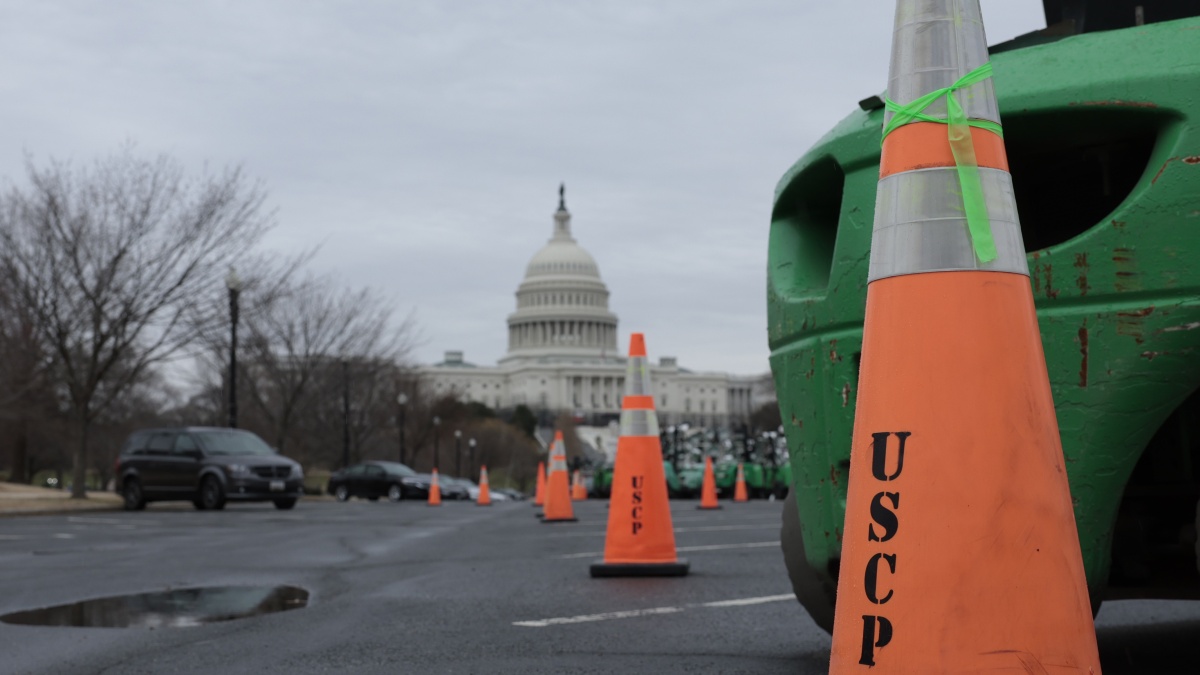 Previo a Estado de la Unión, instalan valla de seguridad en Capitolio de Washington DC