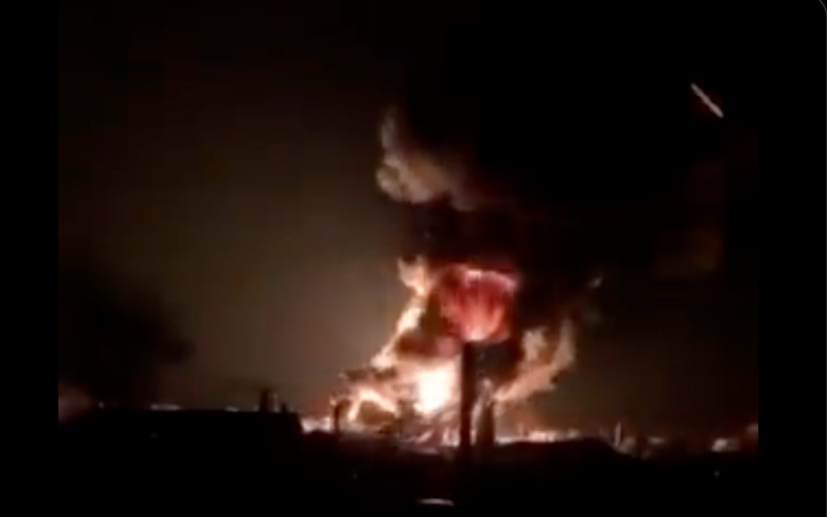 Pueblo cerca de Kiev es golpeado por misiles; reportan explosión en depósito petrolero
