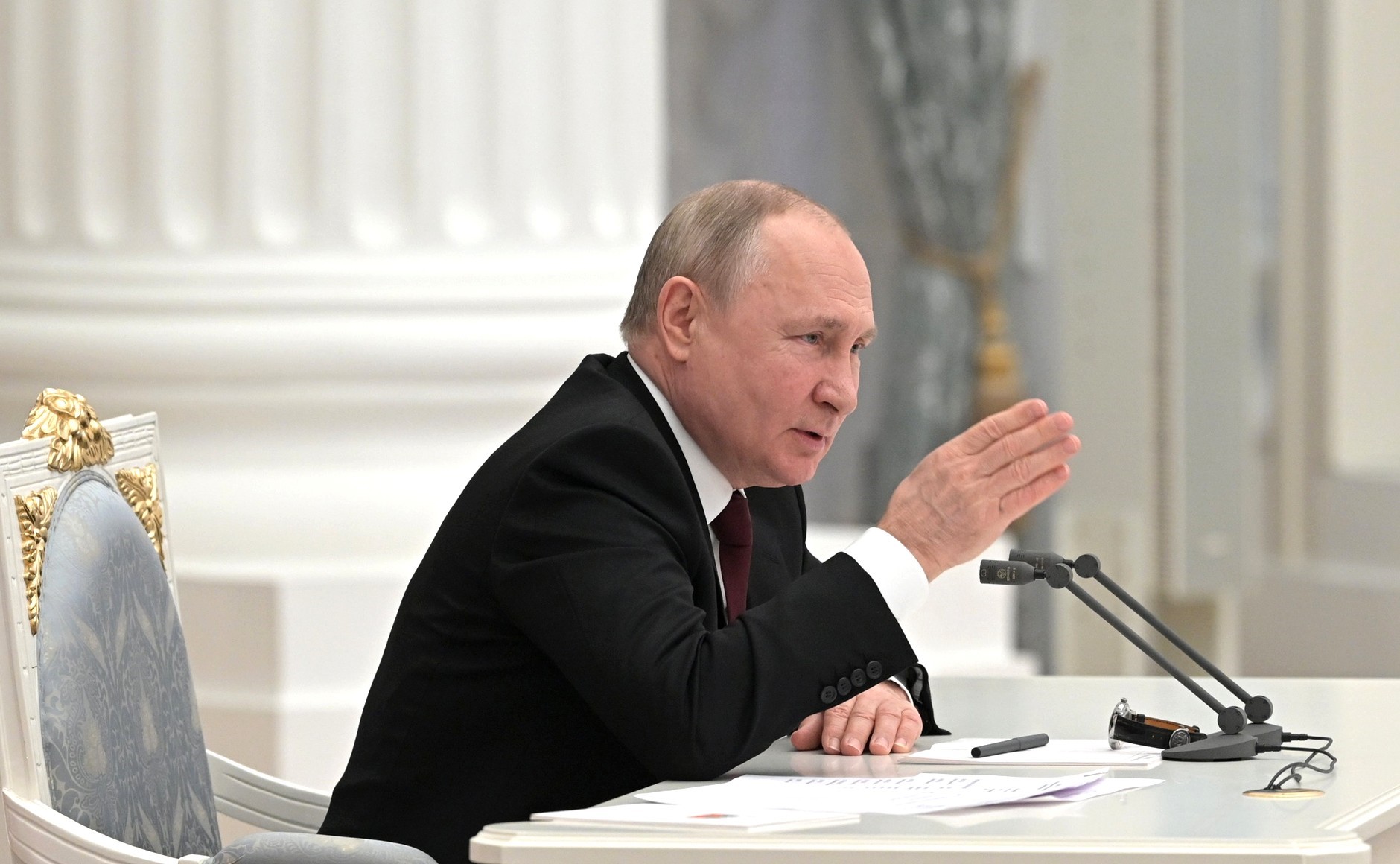 Putin agrava el conflicto al reconocer como independientes a las regiones separatistas del Este de Ucrania