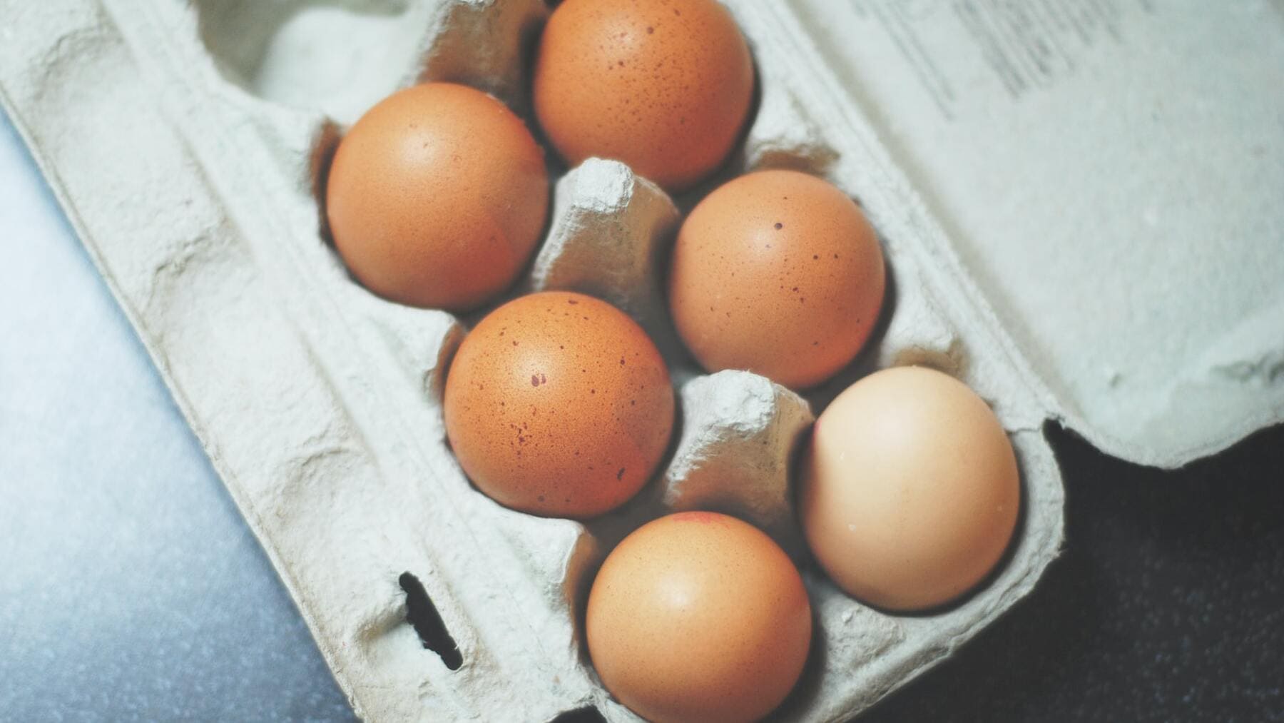 Qué significa el número impreso en los huevos y cuál deberías comprar