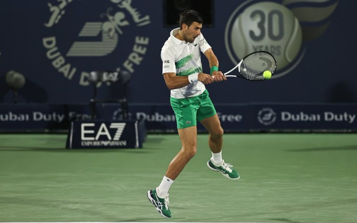 Reaparece Novak Djokovic con victoria en Dubái | Video