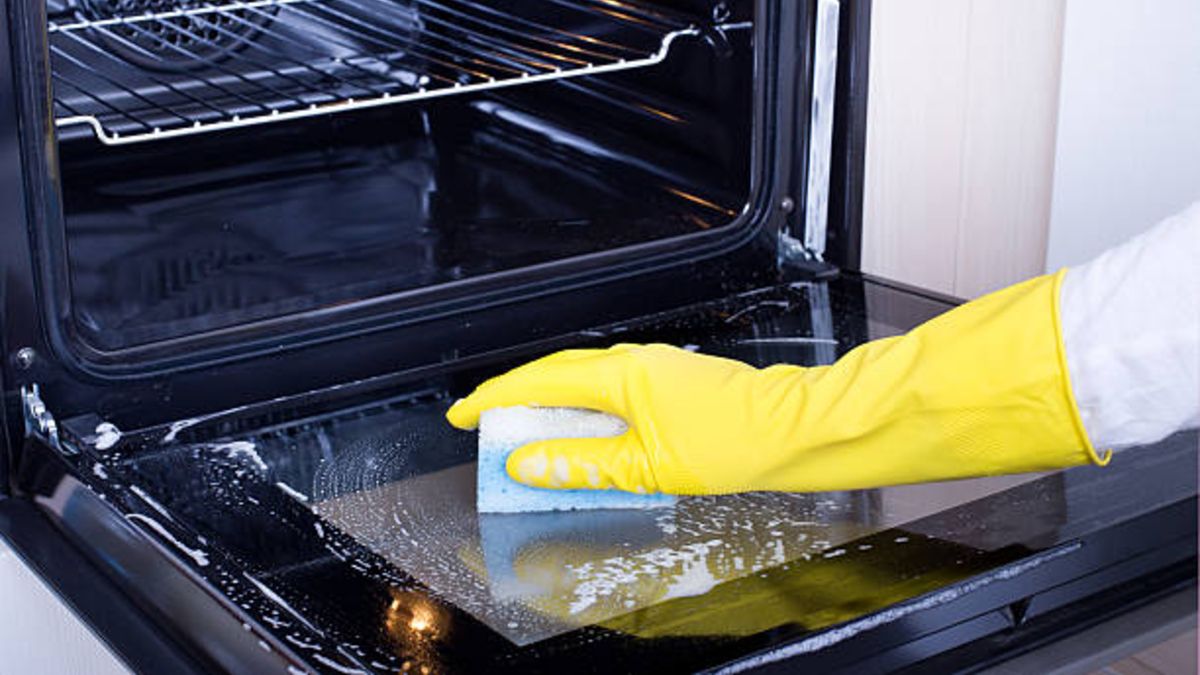 Remedios y trucos eficaces para limpiar el cristal del horno