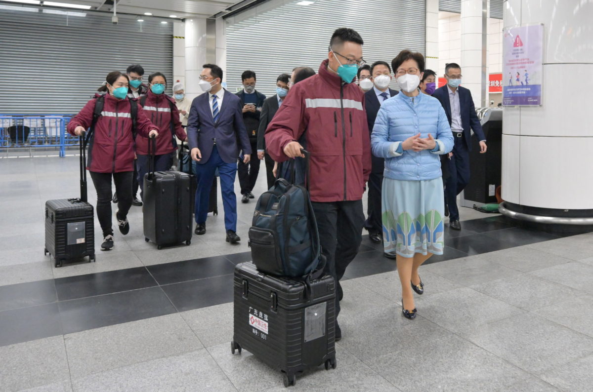 Repuntan casos Covid en Hong Kong; ‘la ciudad no puede rendirse ante el virus’