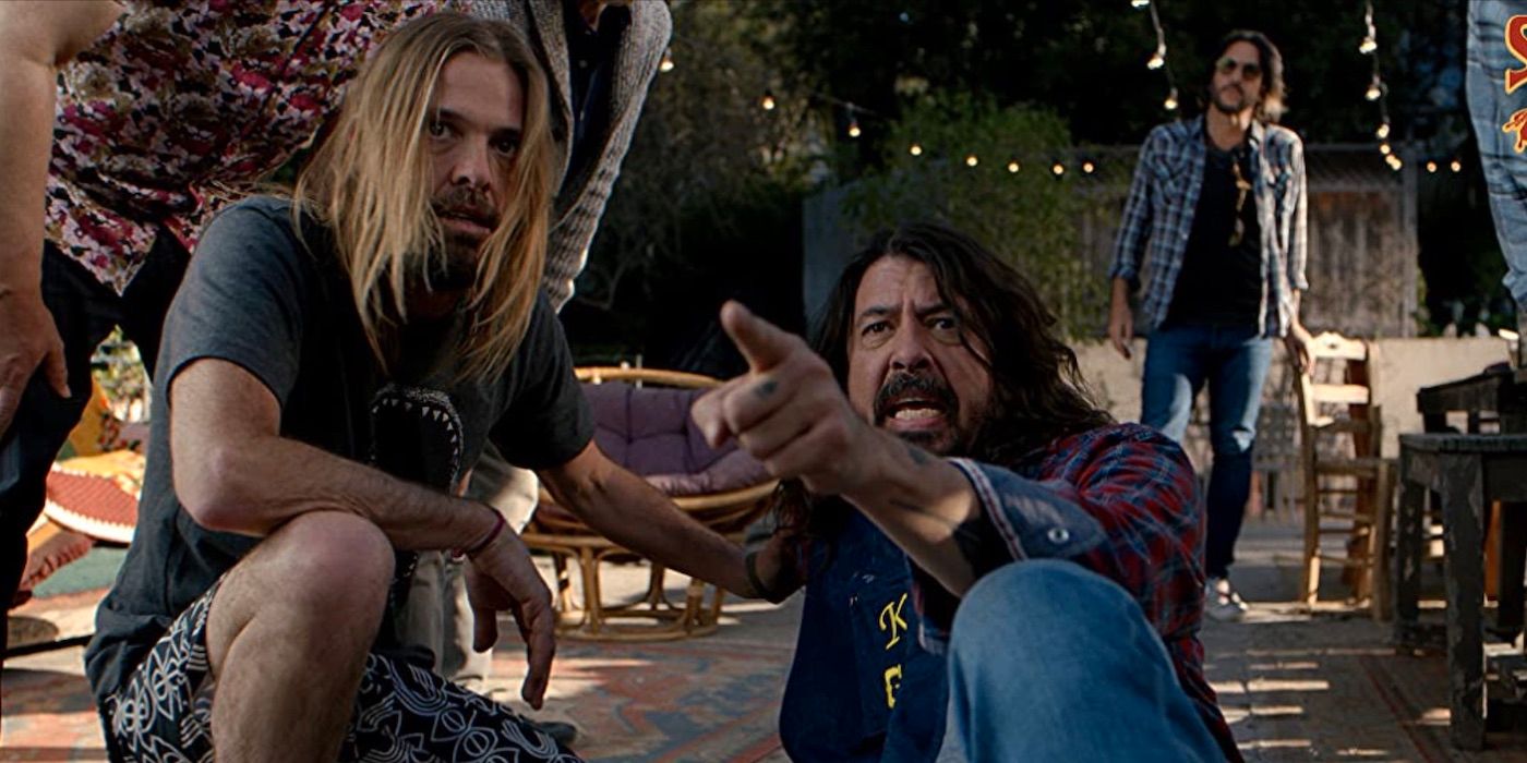Revisión de Studio 666: The Foo Fighters protagonizan una comedia de terror raramente divertida