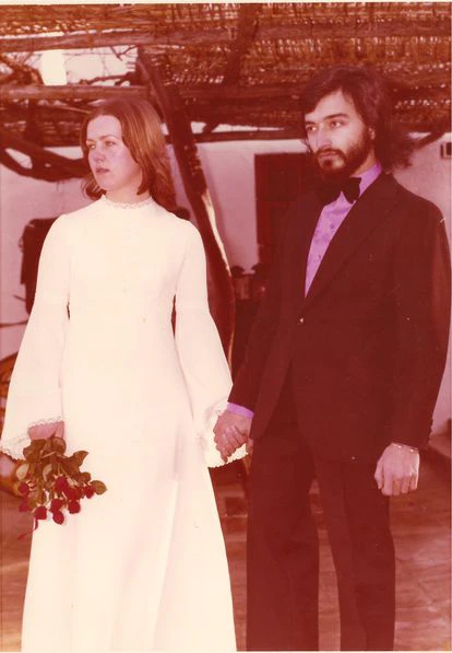 Rockberto en su boda con Hedzerika Bakker a la que acudieron dos personas.