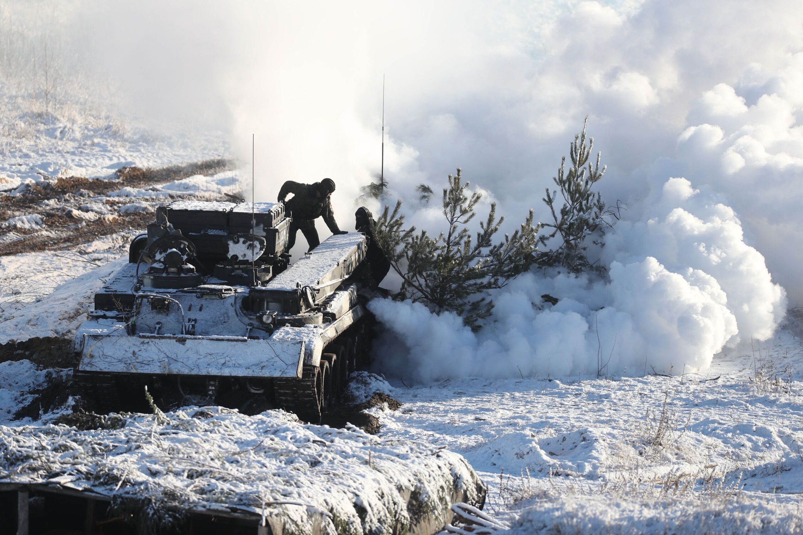 Rusia anuncia la retirada de algunas de las tropas concentradas cerca de Ucrania