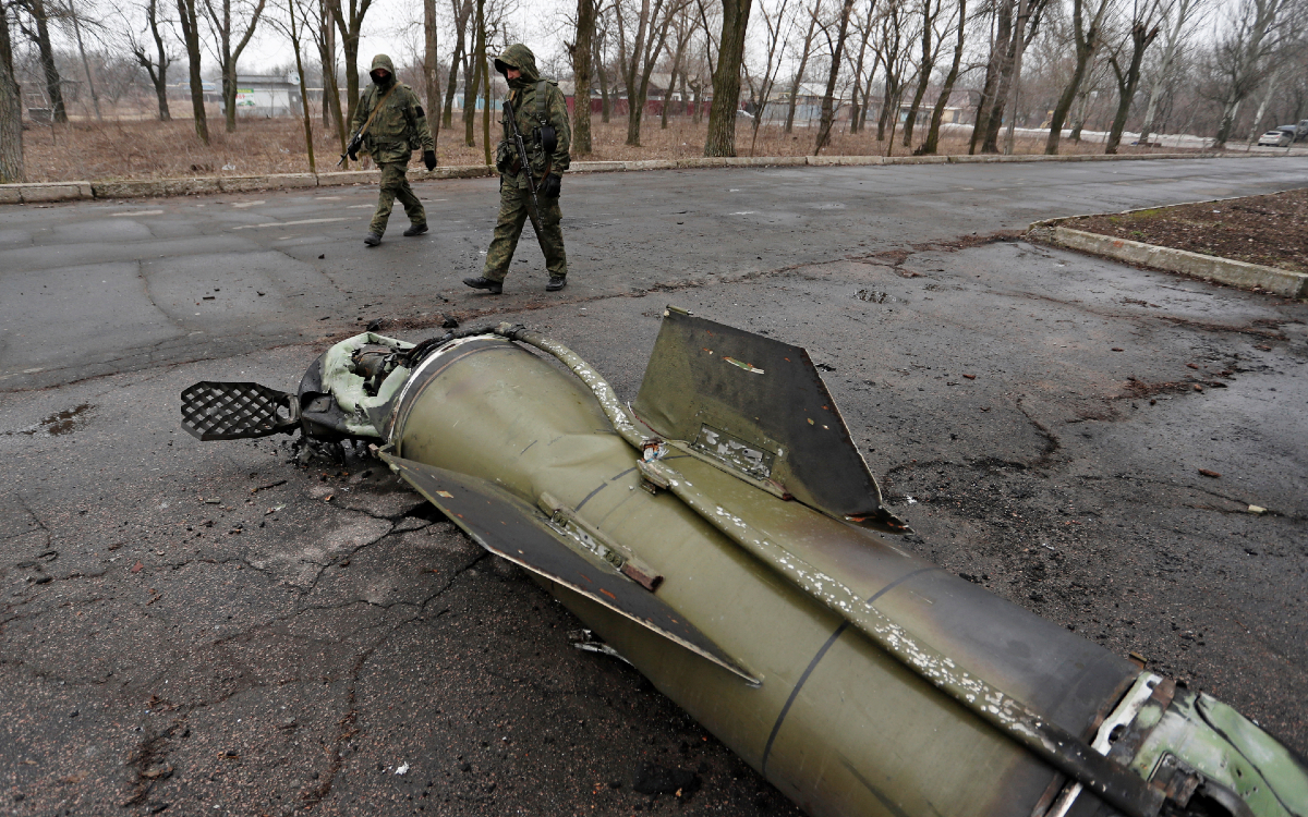 Rusia golpea a Ucrania por tercer día; 'no depondremos las armas', desafía Zelensky