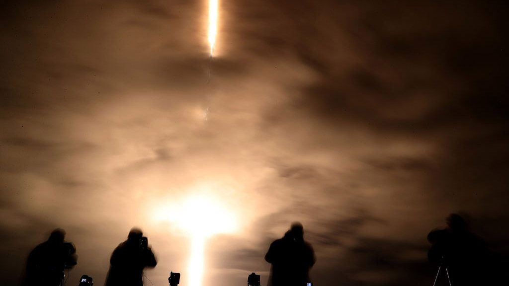 “Se han incinerado…”, fuerte tormenta solar daña unos 40 satélites de SpaceX
