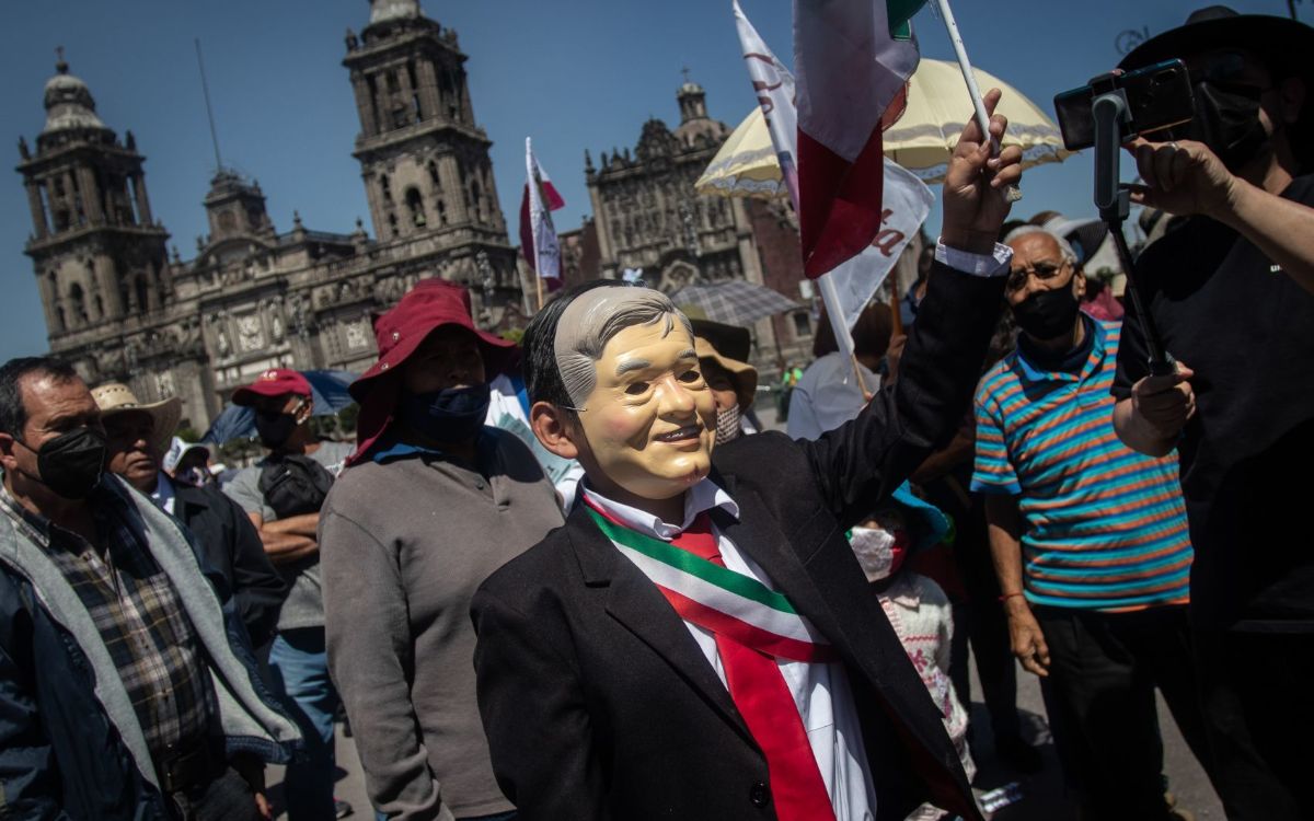 Simpatizantes de AMLO se reúnen en el Zócalo; critican a sus ‘opositores’