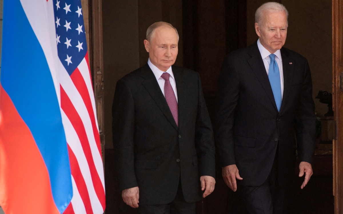 Macron logra que Biden y Putin acepten reunirse para tratar tema Ucrania