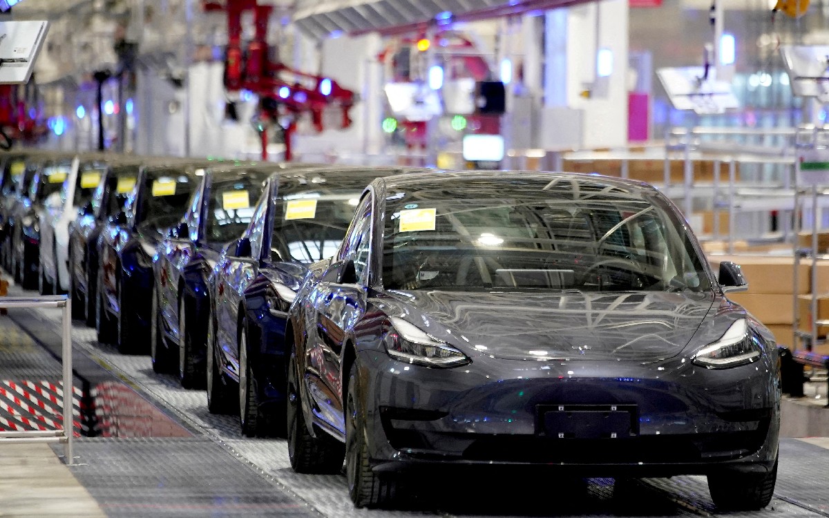 Tesla revisará 26,681 autos de EU por error en software para descongelar parabrisas