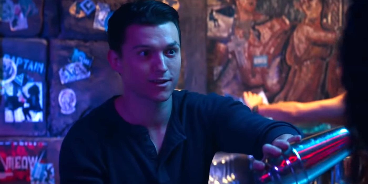 Tom Holland muestra sus habilidades como barman en el clip de la película Uncharted