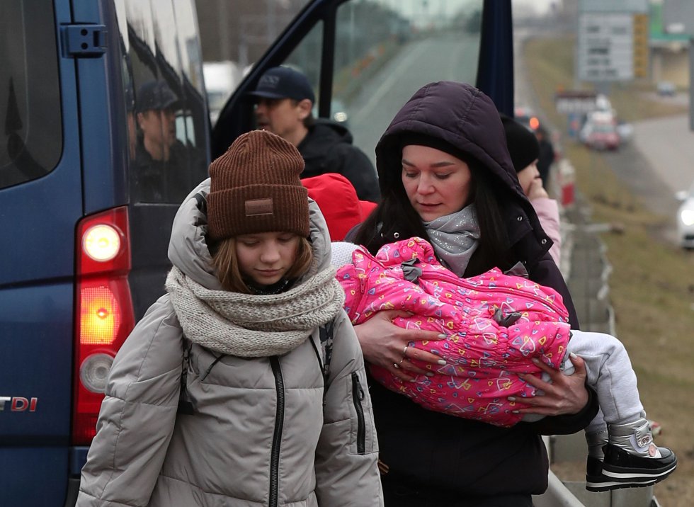 Un abrazo recibe en Polonia a los que huyen de la guerra de Ucrania