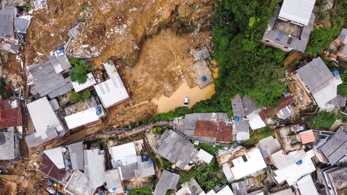 Van 104 muertos por lluvias torrenciales en Brasil