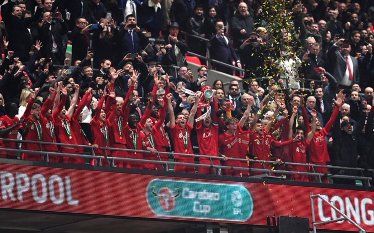 Vence Liverpool, en maratónica tanda de penales, al Chelsea y levanta la Carabao Cup | Video