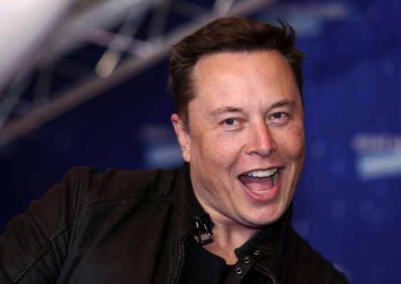 Elon Musk da el visto bueno a las reglas de la plataforma de discursos de Europa