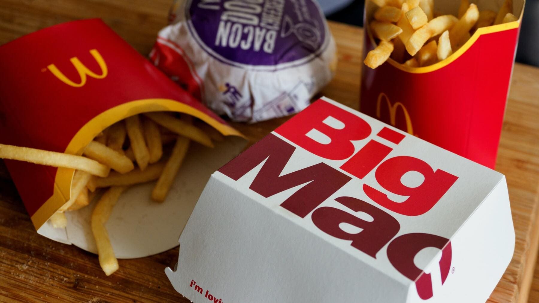 así es como puedes comer un McMenú de McDonald’s de pie