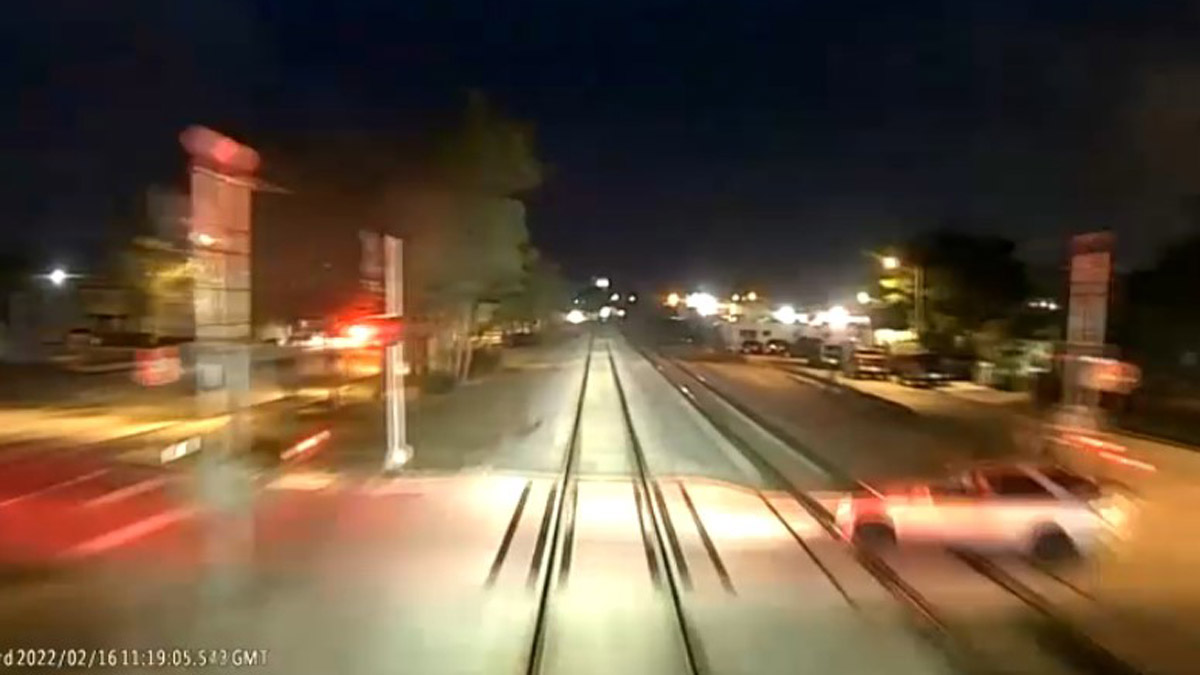 tren Brightline choca contra auto en sur de Florida