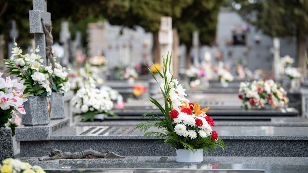 ¿Cómo se pueden llevar las flores al cementerio con las medidas por el coronavirus?