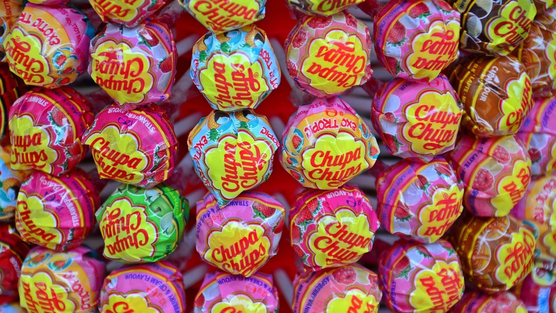 ¿Por qué se decidió poner un palo a los caramelos para convertirlos en Chupa-Chups?