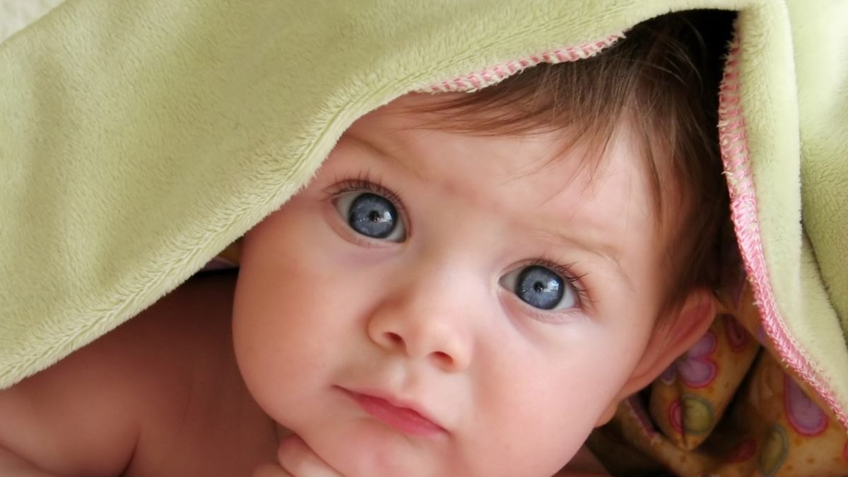 ¿Puede cambiar el color de los ojos de los bebés al crecer? ¿Es hereditario?