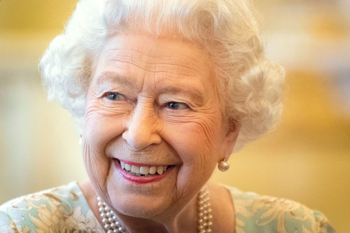 Isabel II se recupera de la covid-19 en Windsor con nuevas audiencias y visitas de sus nietos y bisnietos
