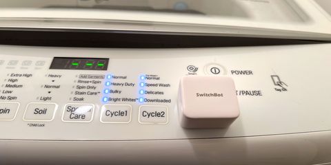 switchbot colocado en una lavadora