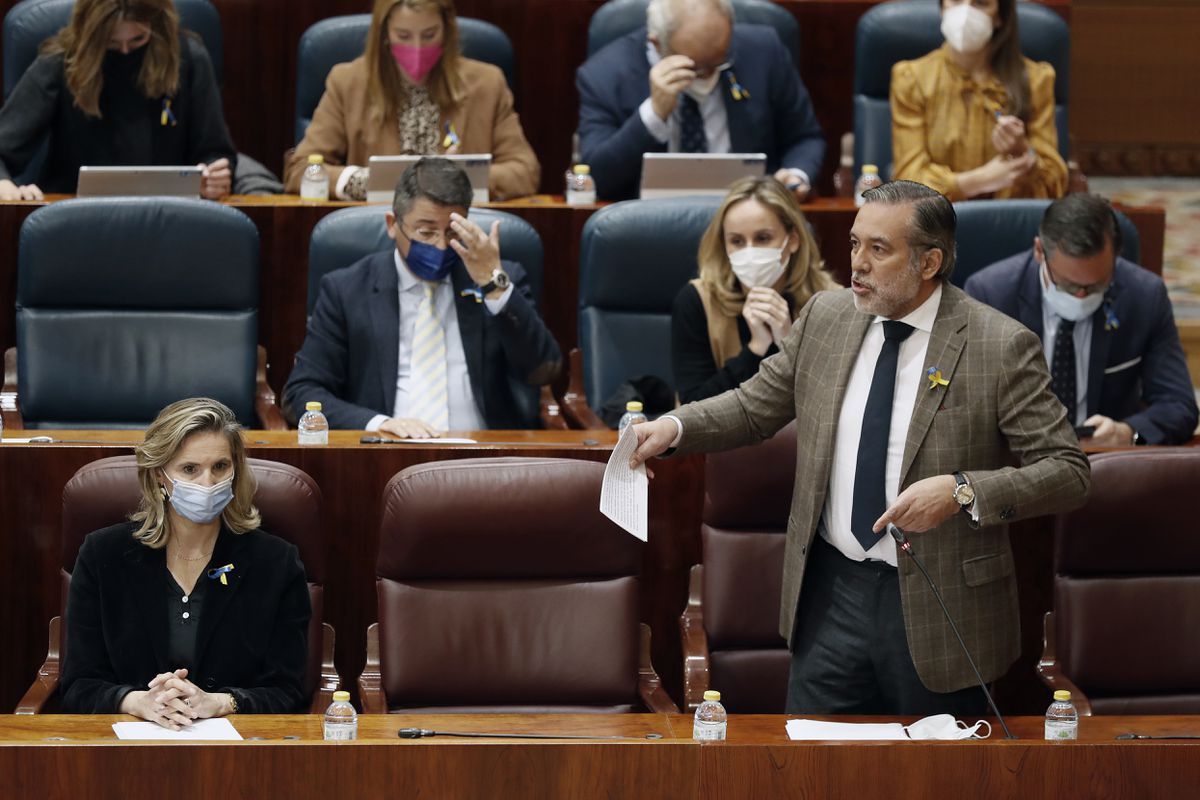 La oposición clama en la Asamblea de Madrid contra la silla vacía de Ayuso