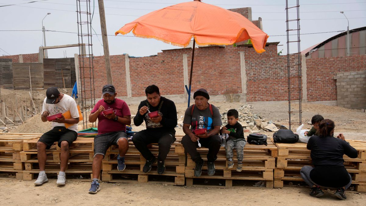 Repsol pagará un adelanto de hasta 800 dólares a los afectados por el derrame de petróleo en Perú