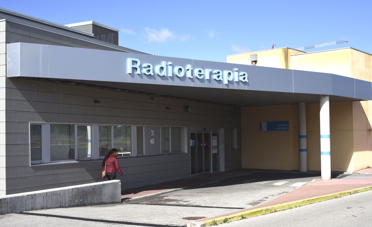 Una empresa “líder internacional” en cura del cáncer gestiona en la opacidad un centro público madrileño